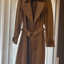 Burberry Trench Coat  46 L