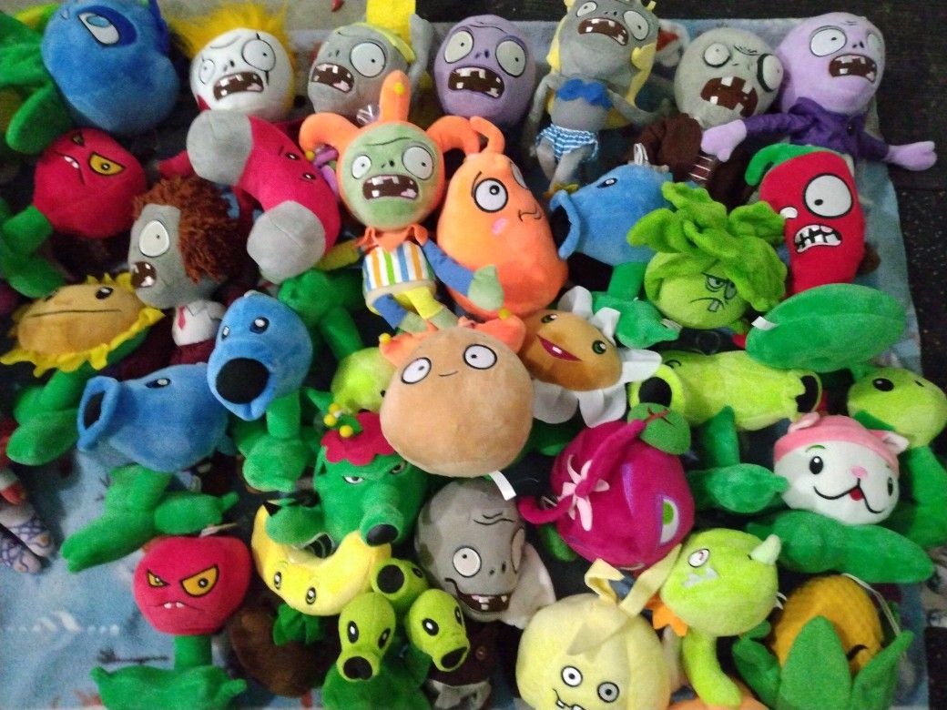 35 Plants Vs. Zombies Plushies