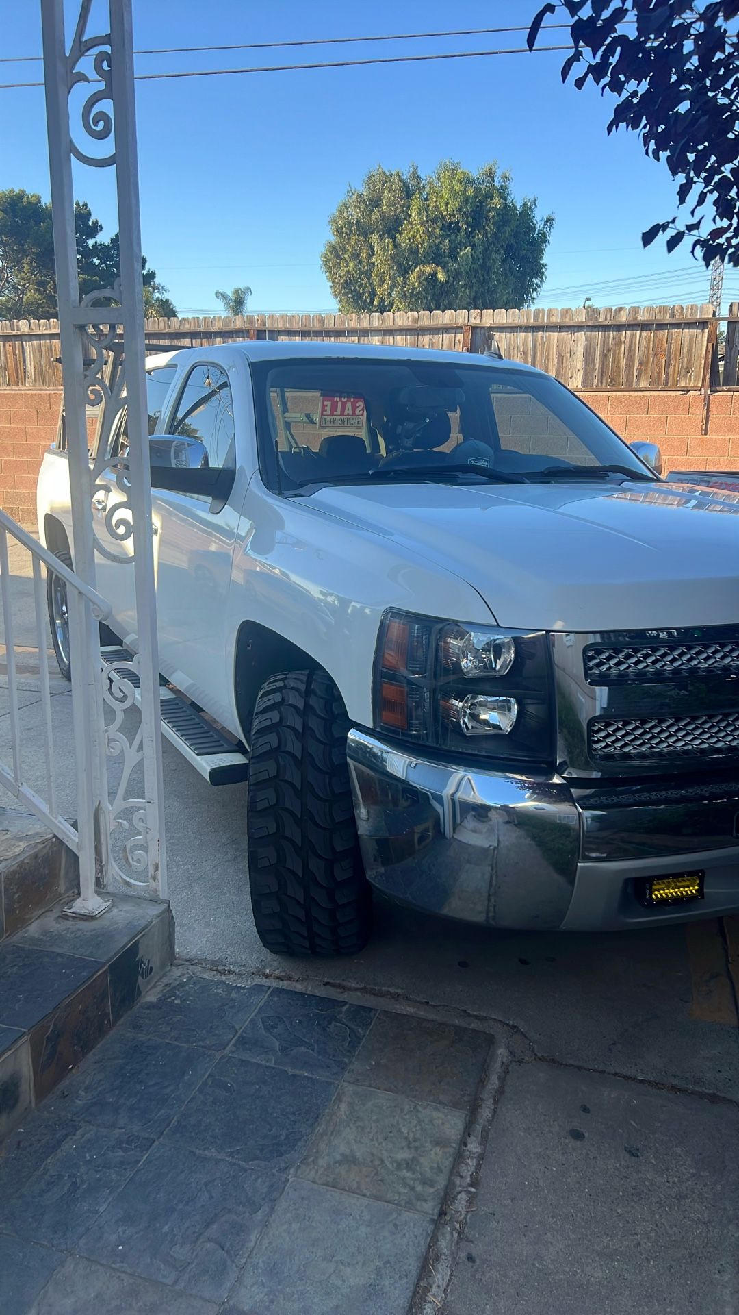 Chevi Silverado V8 Motor 4.8 L 4 Doors New Tires And Suspension Replacement Clean Tile Runs Good $11.600 Or Best Offer Come And Check Not Compromise 