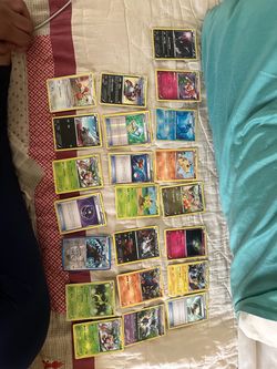 Pokémon Trading Cards Lot of 22