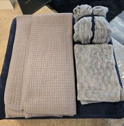 Quilted Blanket and Plush Throw Set
