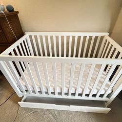 Convertible Crib with storage