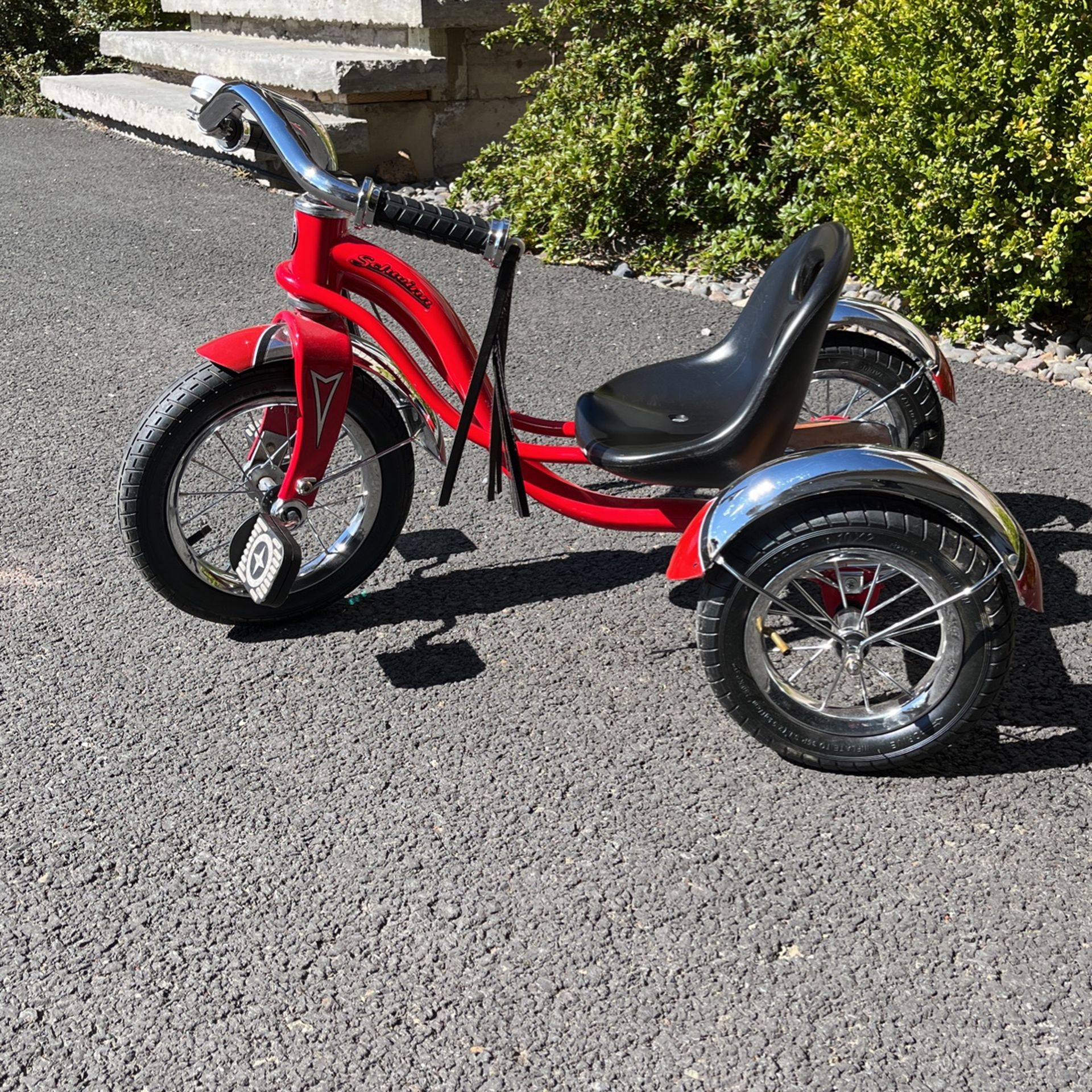 Schwinn tricycle like new condition.