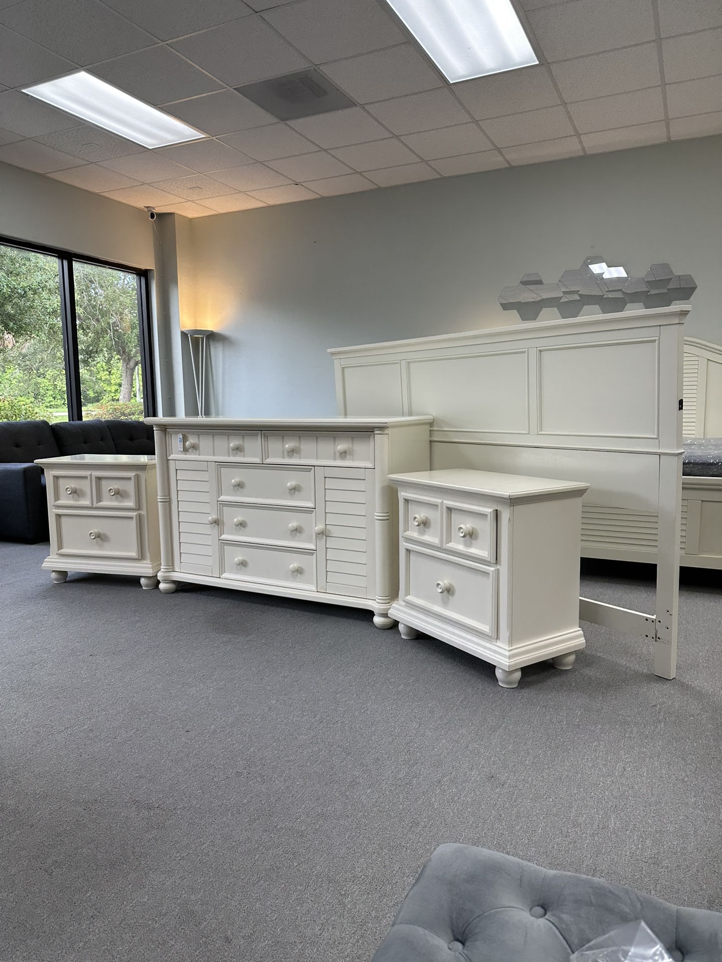 King bedroom set (FREE 24H DELIVERY AND SETUP)