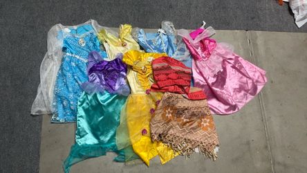 Lot of 7 princess dresses all Disney