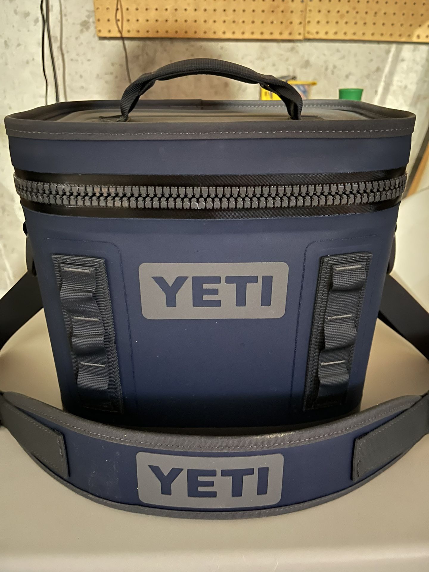Navy Yeti Flip 8 Cooler - Like New
