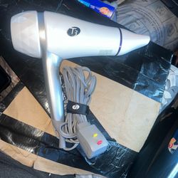 T3 lightweight professional blow dryer