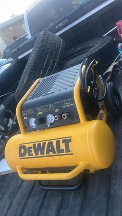 DEWALT CORDED 4.GALLON AIR COMPRESOR LIKE NEW