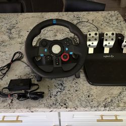 Logitech Racewheel (WORKS ON PS5/PS4