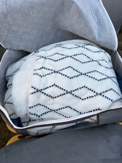 White Fleece Throw Blanket with Black Diamond Pattern