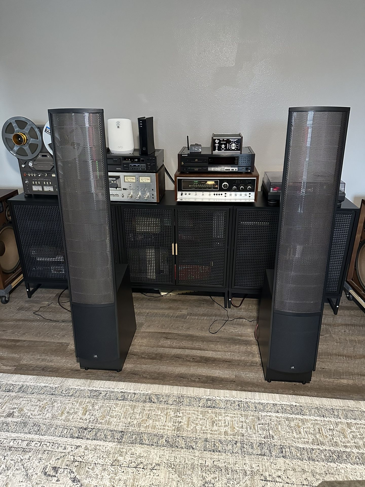 Martin Logan ElectroMotion ESL 8 Speakers (Pair) | Exceptional Hi-Fi Audio
