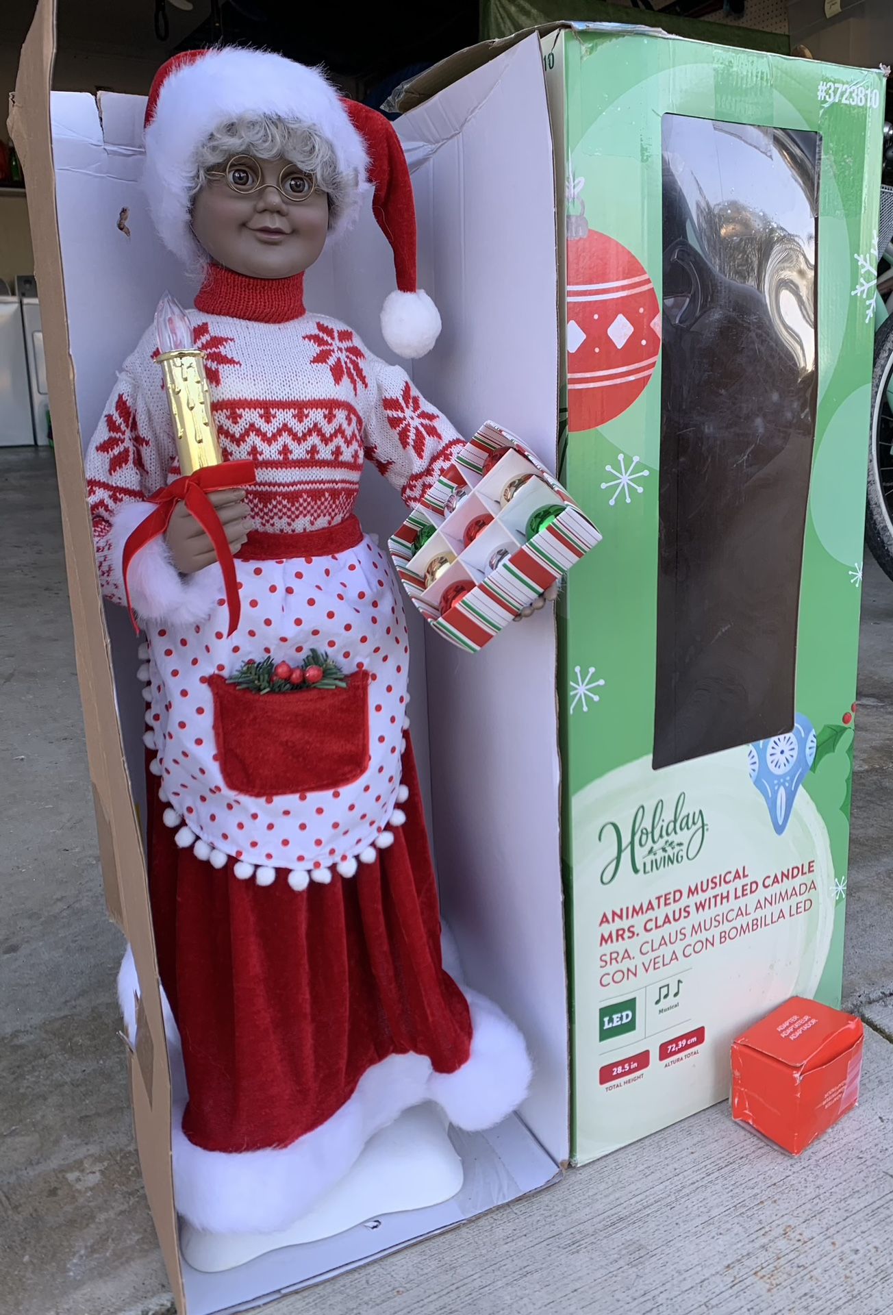 CHRISTMAS: HOLIDAY LIVING ANIMATEDl MUSICAL AFRICAN AMERICAN, MRS. CLAUS WITH LED CANDLE