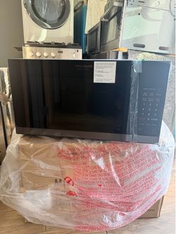 BRAND NEW Frigidaire Gallery Microwave
