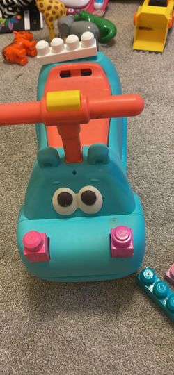 B toys ride with Lego