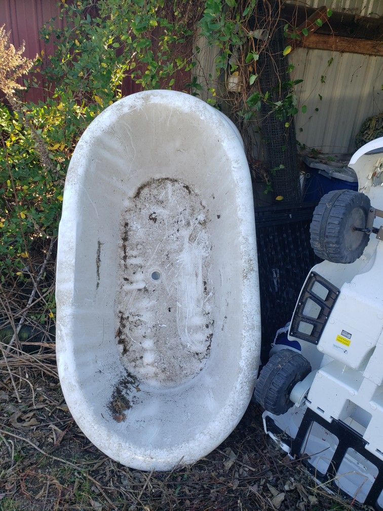 Like New Soaking Tub Needs Cleaned up 