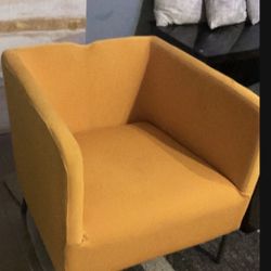$65 - Big Bold Gold Chair - Pick It Up Late Saturday Or Early Sunday- Greater Fort Lauderdale 954 Area
