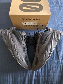 Adidas Yeezy 700
