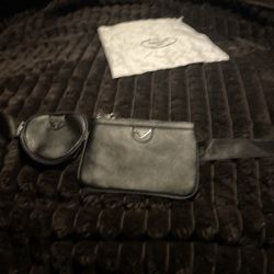 black Fanny pack