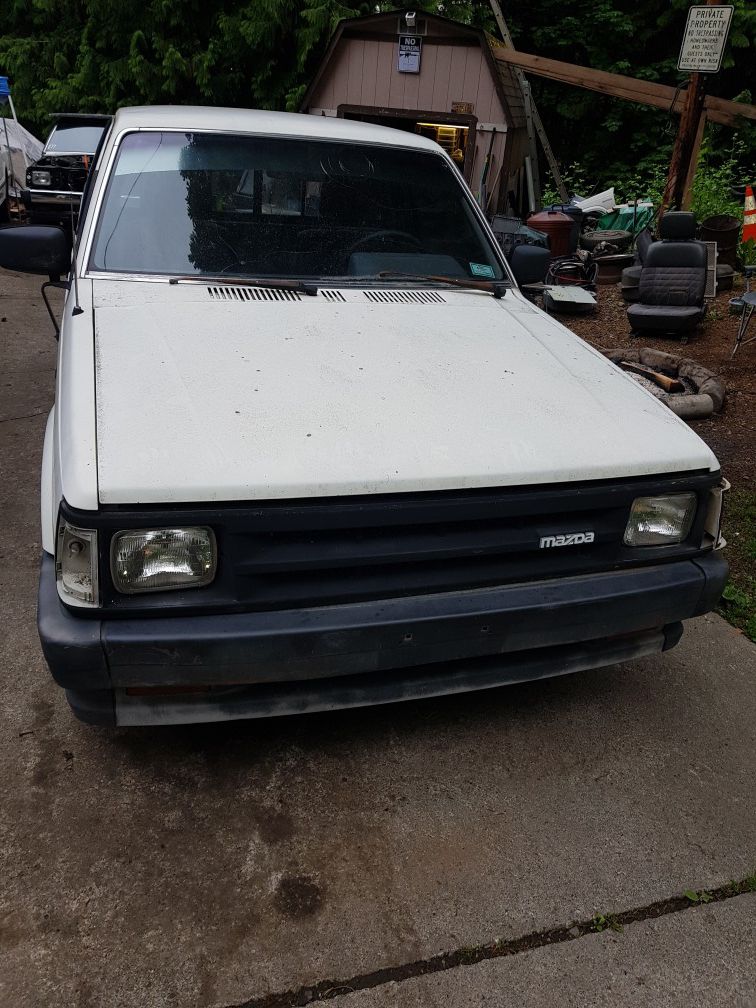 87 Mazda B2000 part out