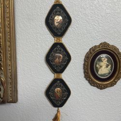 Vintage Frame Velvet Wall Decor