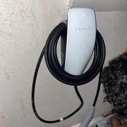 🔌 Cargador Tesla – Instalación disponible (no incluye cargador)