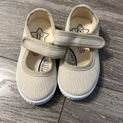 Papuyas Toddler Shoe Fits Size 5