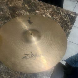 2 Platillos Zildjian Size 18 Y El Otro 20 Size Por 250 Dólares 