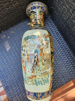 Satsuma-style porcelain vase