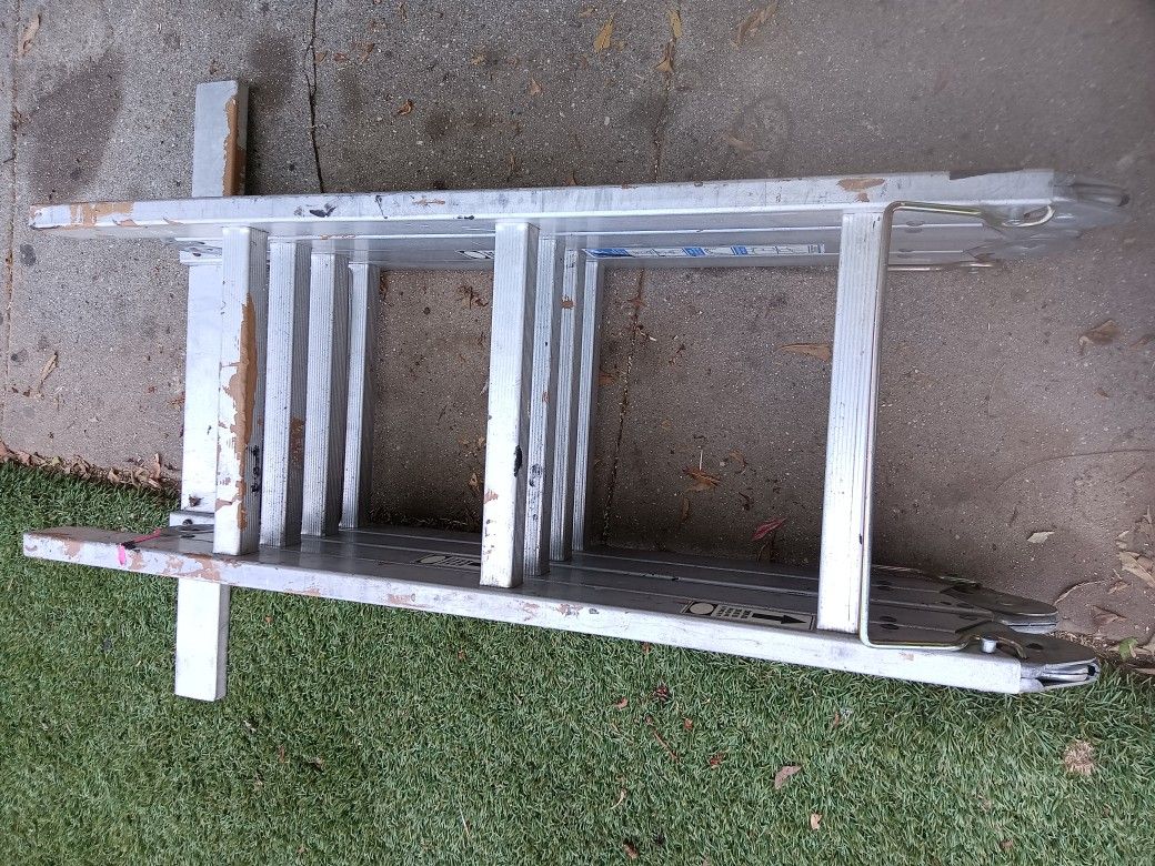 16ft FoldAble ,Extension Ladder,Holds Up To 225pounds