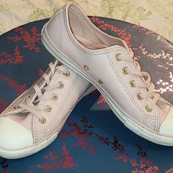 Converse women's Size 6 Shoes