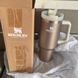Brand New Stanley Quencher H2.0 Tumbler 40oz 
