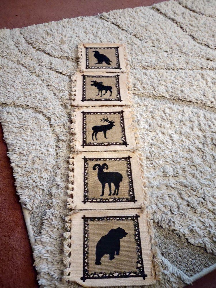 Country/Rustic Wild Animal Wall Hanging..$7  Firm 