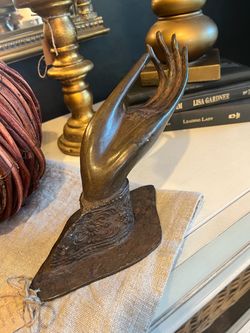 Integrate solid & detailed wall hanging hand