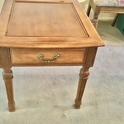 Vtg. 1970s Broyhill Rustic Pecan Wood Accent Side Table 22” End Table w/ Drawer