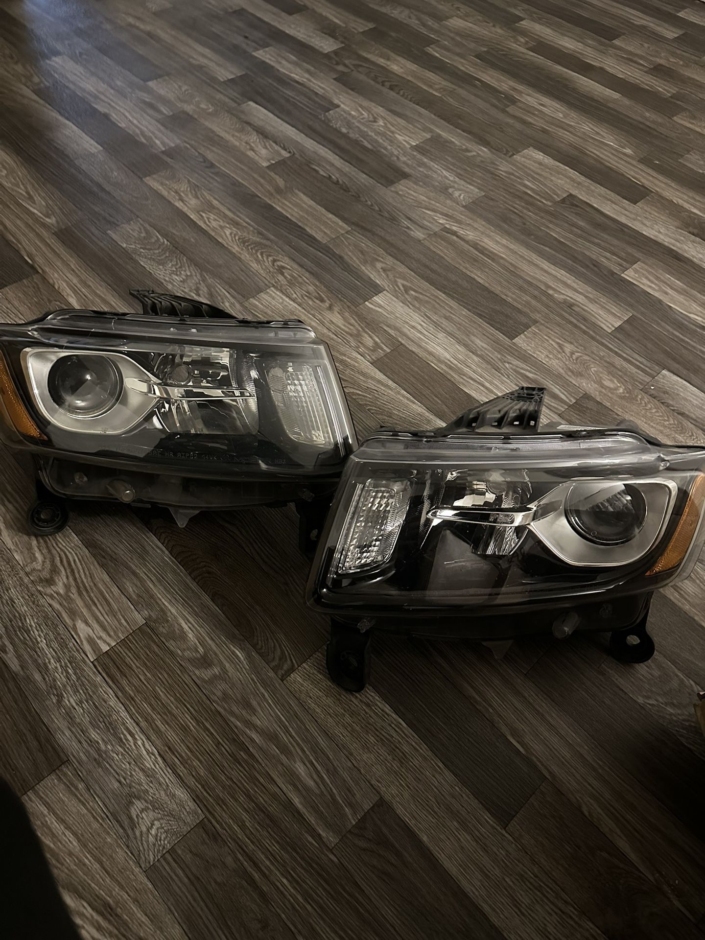 2015 Jeep Grand Cherokee Headlights