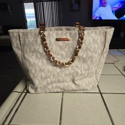 Large Michael Kor Used In Good Condtion.