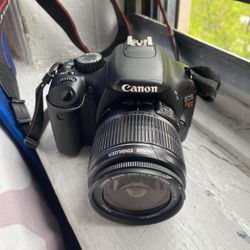 Canon EOS T2i DSLR Camera with 18-55mm Lens in Excellent Condition 