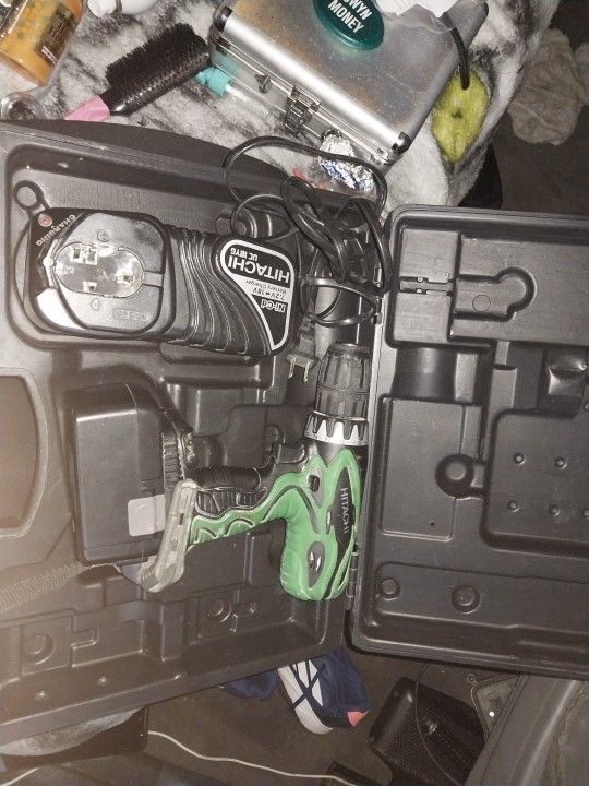 Hitachi Cordless  Power  Drill With Charger