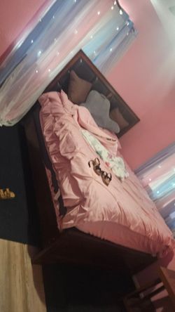 Queen bedframe and dresser
