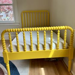 Crate And Barrel Jenny Lind Spindle Twin Bed