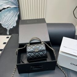 Chanel classic and luxurious fashion backpack handbag clutch bag