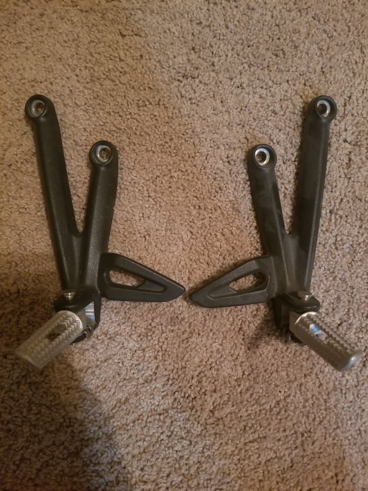 2012 Triumph Daytona 675R rear pegs