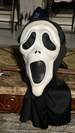Ghostface scary movie mask