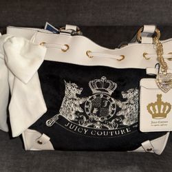 Black and white Juicy Couture daydreamer bag with gold accents #glamour