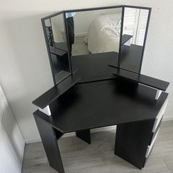Chic Wood Vanity