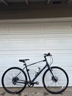 Diamondback Menona 15" – 700c Hybrid with Disc Brakes