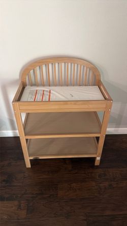 Graco Baby Changing Table with Shelves