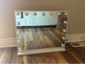 Hollywood Vanity Mirror with Lights