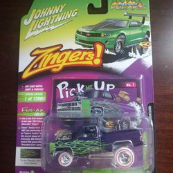 Johnny Lightning 1/64 Chevy Silverado 10 Fleetside Zingers White Lightning Chase