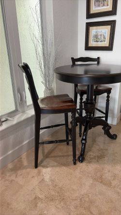 Beautiful solid wood bar table and 2 stools